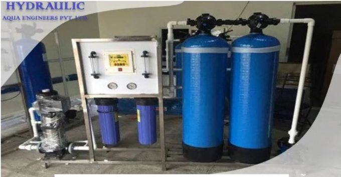 Which company is considered one of the best commercial RO plant manufacturers in Delhi?